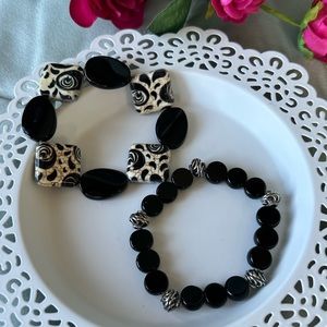 Set of 2 handcrafted glass beaded stretchy bracelets. Black silver cream